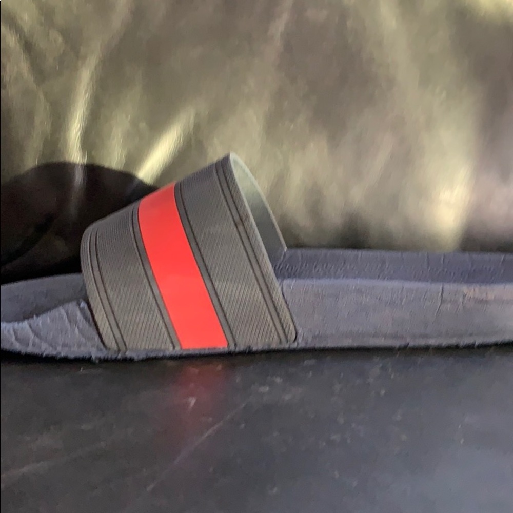 Tommy Slides - Picture 3 of 3